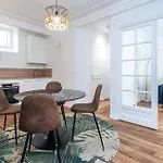 Lovely Apartment In Paris With Kitchen