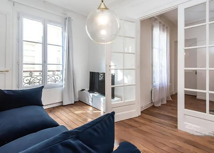 Lovely Apartment In Paris With Kitchen