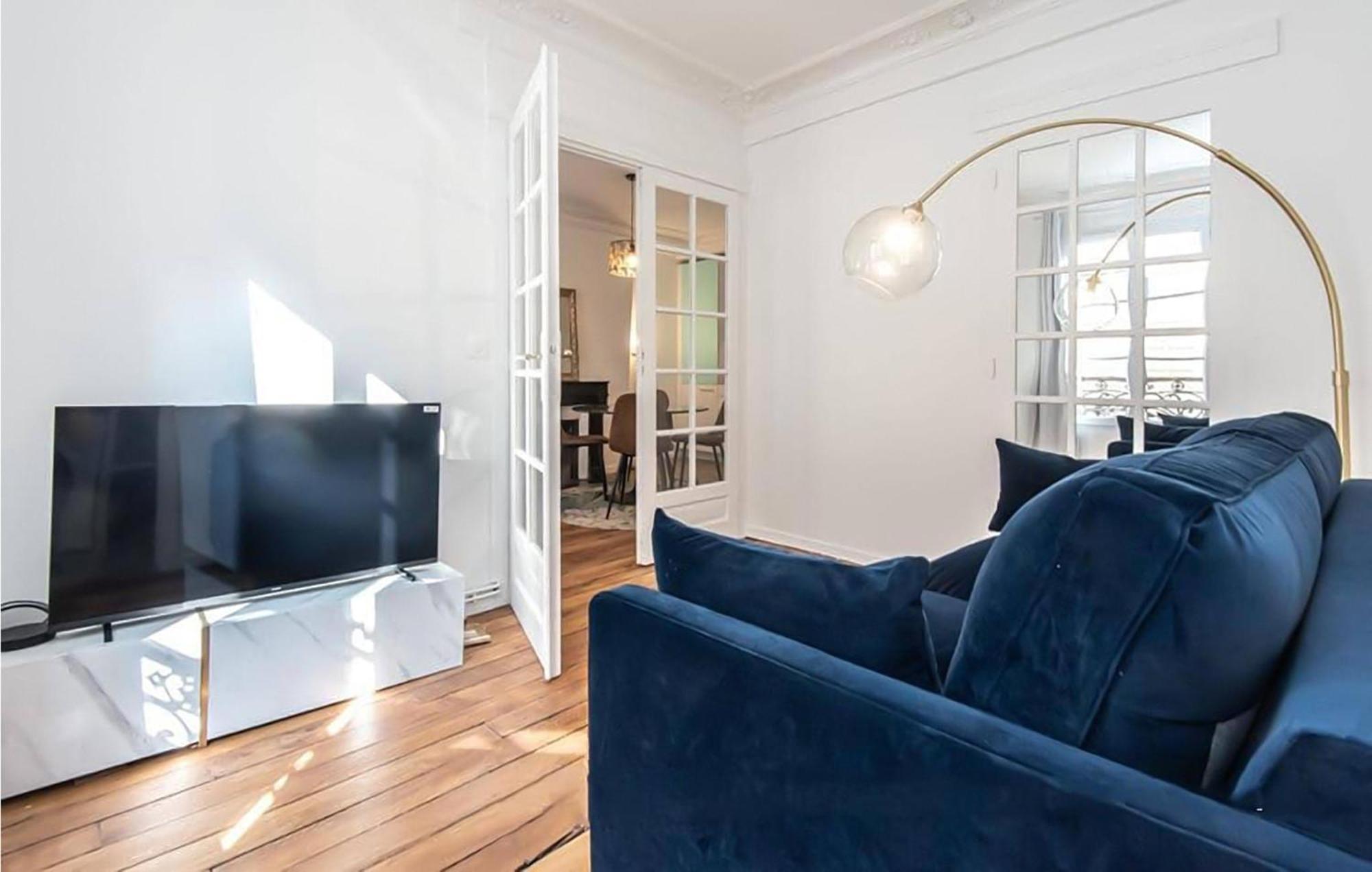 Lovely In With Kitchen Apartment *
