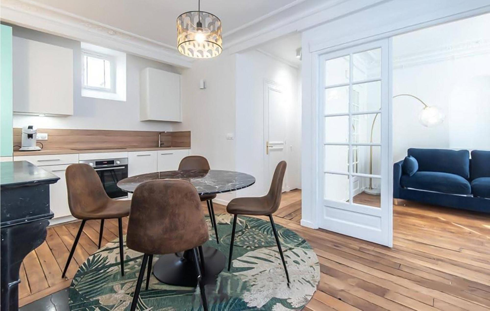 Lovely In With Kitchen Apartment